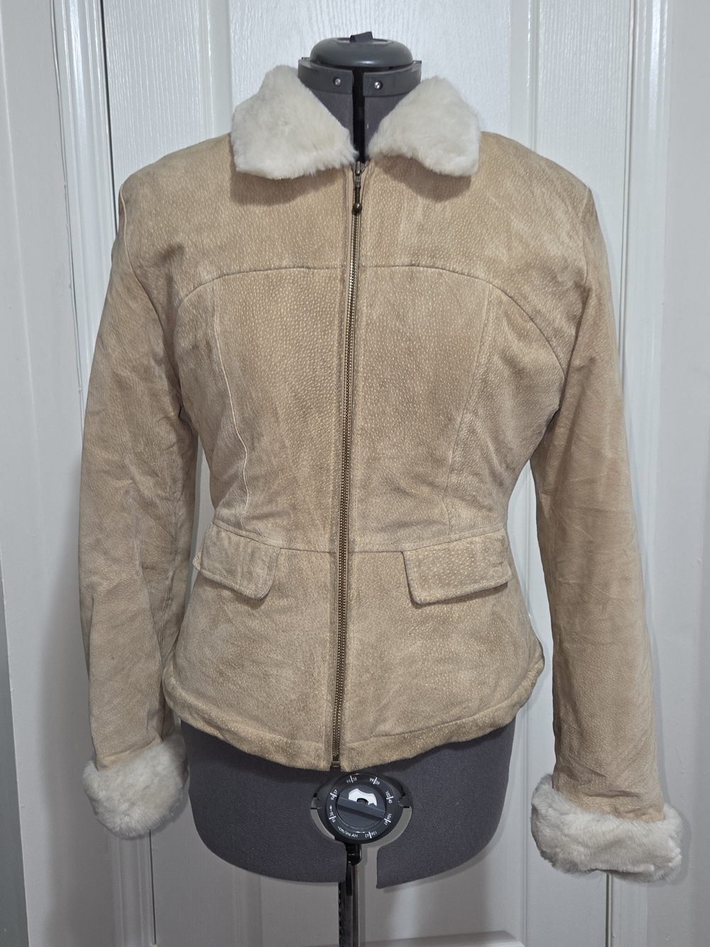 Maxima Wilsons cream real suede jacket with zipper closure, size M